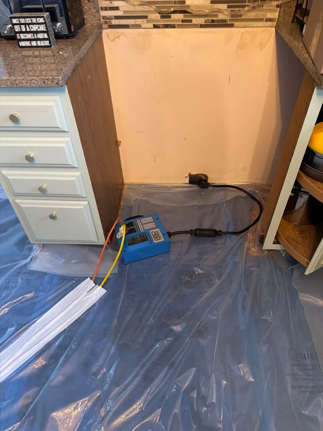 Air movers and dehumidifiers running in Castleton Indiana home dry-out